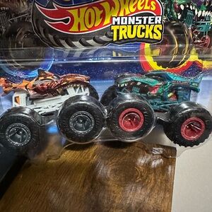 Hot Wheels Monster Trucks Set - Red and Green